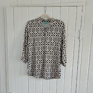 Black and White Geometric Pattern Blouse Or Top Made Of Polester And Spandex  E